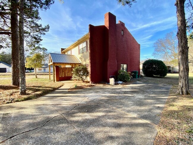 Building Photo - 701-703 Tracewood Unit 701