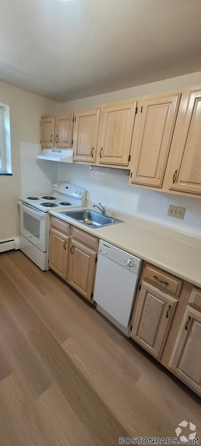 Building Photo - 1 Brattle Dr Rental