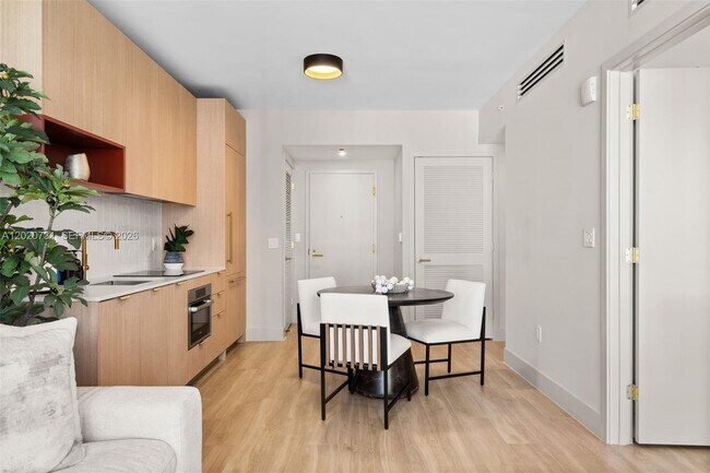 Photo - 90 NE 32nd St Unit 905