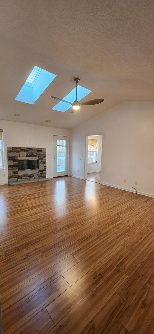 Photo - 3 bedroom / 2 bath Perfect location *Available for a 12 month lease* Unfurnished