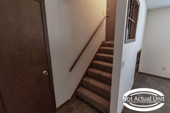 Photo - 420 NE Park Ln
