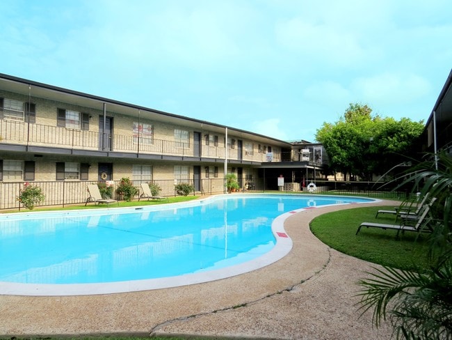 Primary Photo - The Grove at Rampart