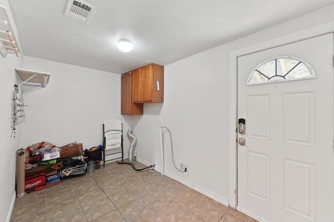 Photo - 210 Rouse St