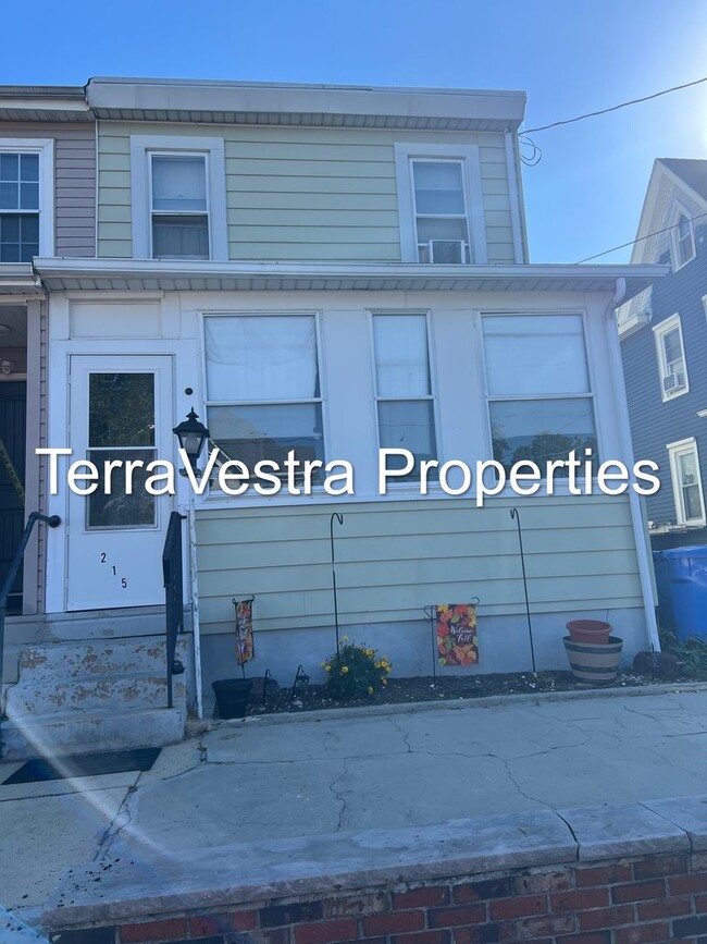 Photo - 215 Maple Ave Unit A