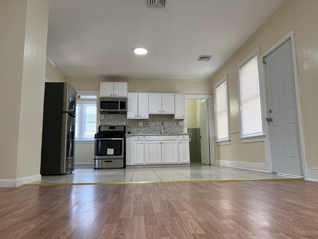 Building Photo - 95 Rumford St Rental