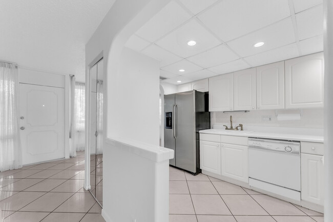 Building Photo - 1401 S Federal Hwy Unit 218