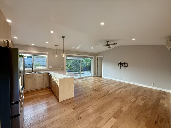 Photo - 1665 Laurel Ave