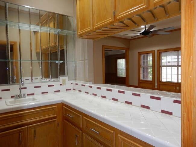 Photo - 512 E Yarrow Ave