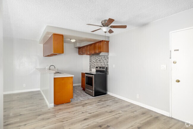1BR, 1BA - 740SF - Kitchen