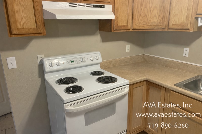 Photo - 511 W 12th St Unit Apt B