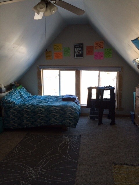 large upper bedroom - 1336 Hewitt Ave Unit Upper