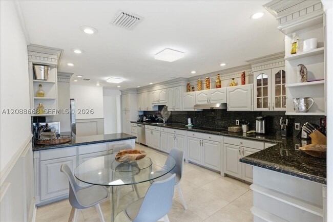 1249 Biscaya Dr