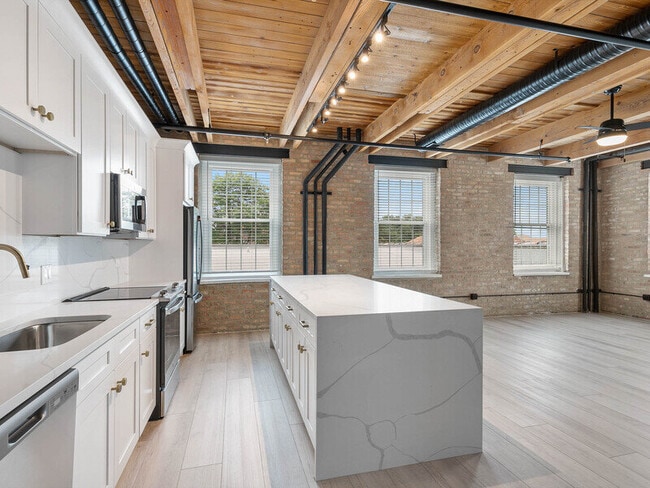 Premium Renovations Kitchen - 5th Avenue Station