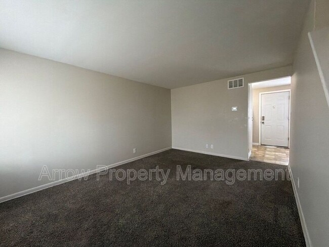 Photo - 5443 Benton St