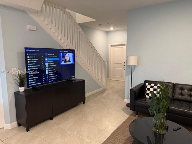 Photo - 887 NE 211th St