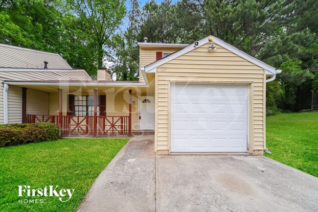 Building Photo - 1010 Pine Tree Trail