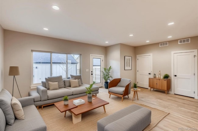 Building Photo - 4637 S Lincoln St Rental