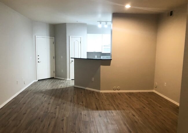 Photo - 1701 E Colter St Unit 143