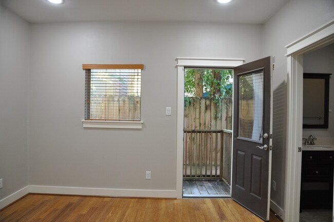 Photo - 5743 Petty St