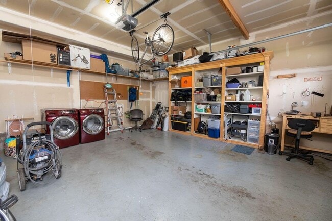 Building Photo - Wonderful home on large corner fenced lot in desired mid-town with views!