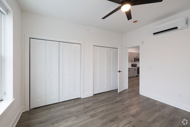 1BR, 1BA - 775SF - Bedroom