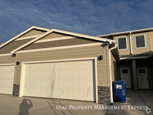 Building Photo - 5514 S Huntwood Ave Rental