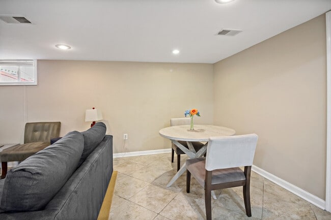 Photo - 300 Lawton St Unidad ID1395510P