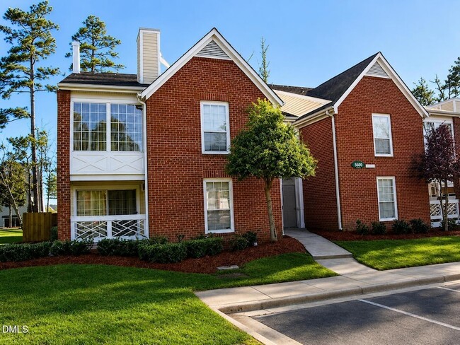 Building Photo - 1001 Kingswood Dr Unit I