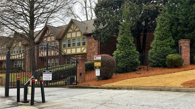 Photo - 2825 Ne Expressway Unit O2