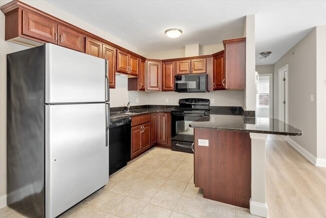 Building Photo - 174 Elm St Unit 2 Rental
