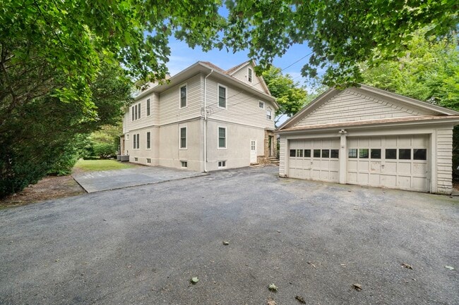 11 Roseland Rd Unit 2