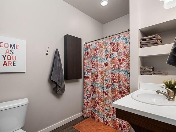 Photo - 619 E Eighth St Unit 9