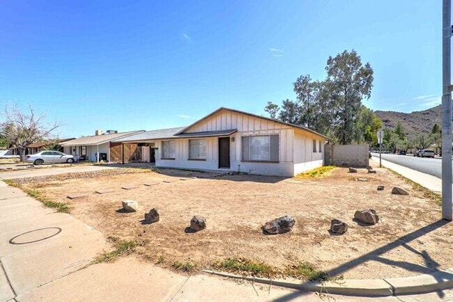 Building Photo - READY TO VIEW NOW! 3 Bedroom/ 2 Bath with ... Rental