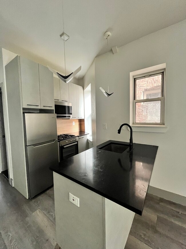 181 Baldwin Ave 2R - 175 Baldwin Ave Unit 2R