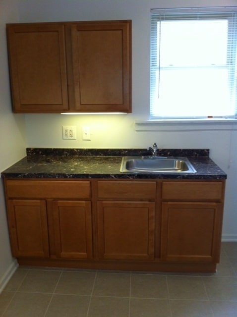 Cocina - 8000-12 S Maryland Ave