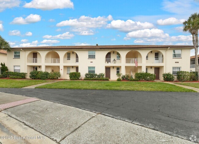 Building Photo - 1055 Cheyenne Blvd Unit 13 Rental