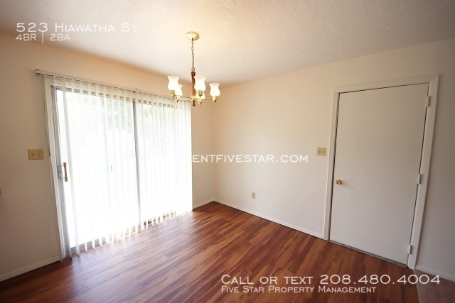 Photo - 523 Hiawatha St