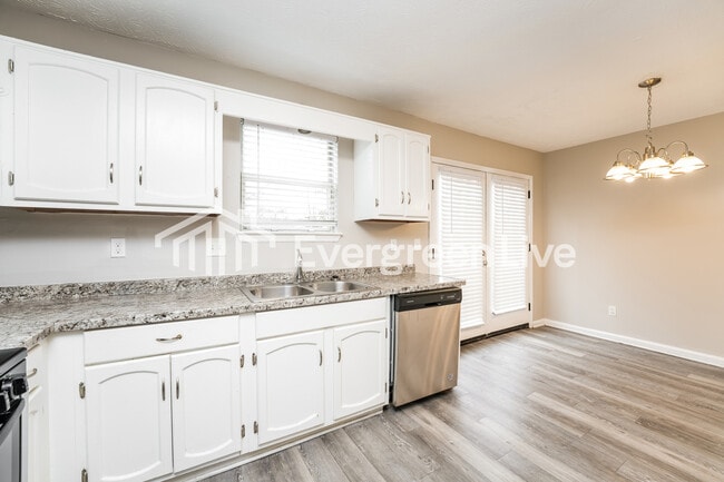 Photo - 5552 La Fleur Trail