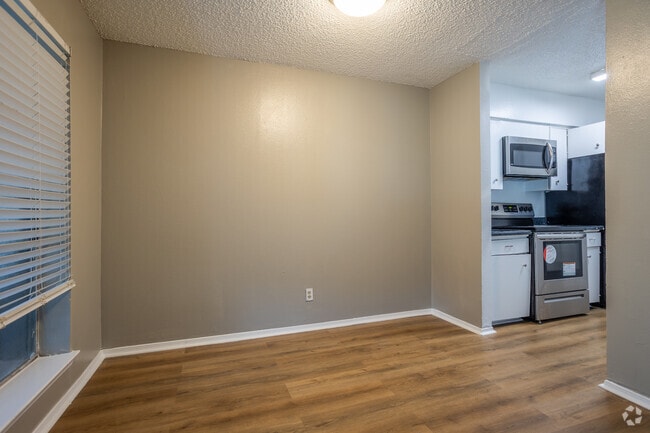 1BR, 1BA - 750SF - Dining/Kitchen