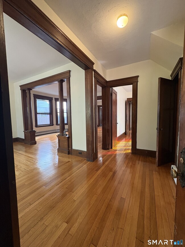 Building Photo - 788 Elm St Unit Floor 1