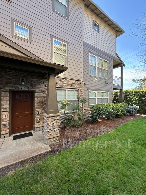 Building Photo - 8758 NE Delamere Way