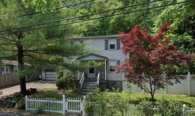 Photo - 406 Christian Herald Rd House