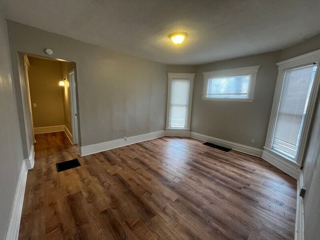 Building Photo - 14 Beechwood St Unit 14 Beechwood Front