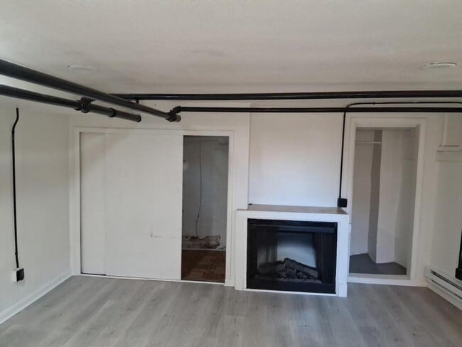 Building Photo - 1067 N Marion St