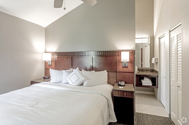 2BR,2BA - 1,000 SF