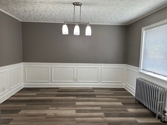 Photo - 3924 Derry St