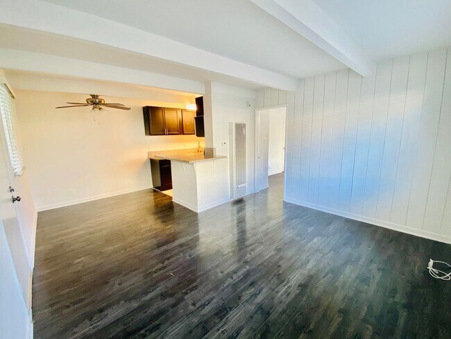 Photo - 9025 National Blvd