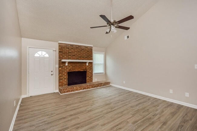 Photo - 417 Willow Ct SE