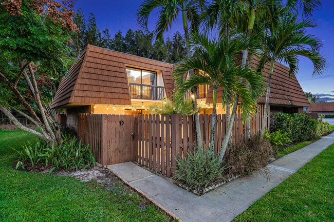 Photo - 825 Center St