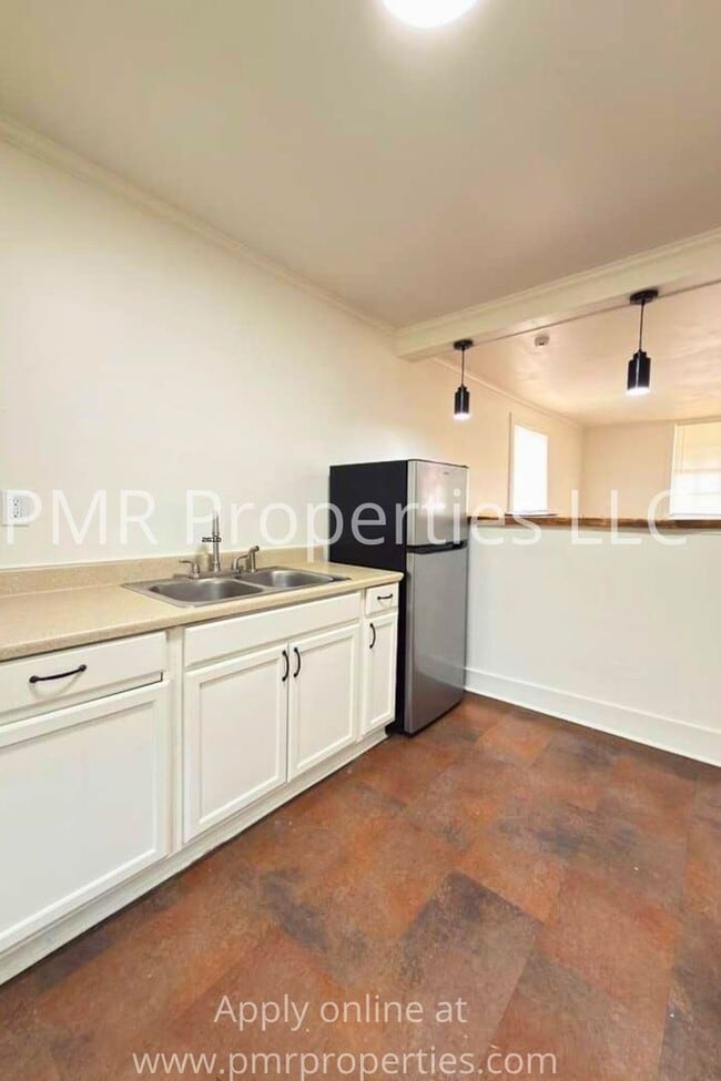 Photo - 2421 SW J Ave